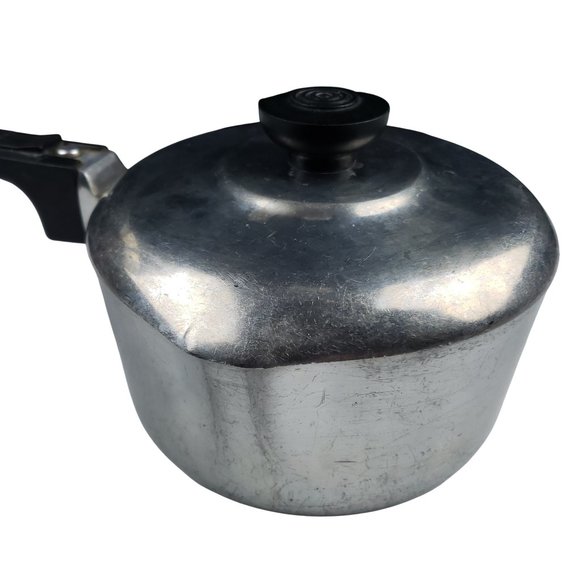 Vintage Magnalite GHC 2 Quart/2 Liter Pot with Lid Double Pour Spouts Made USA - Picture 4 of 10
